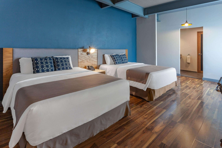 Bedroom 3, TRYP by Wyndham San Luis Potosi Hotel & Suites, San Luis Potosí