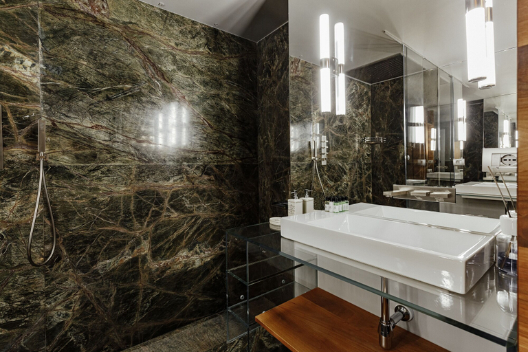 Bathroom 3, Royal Apartments Grecheskaya 25, Odes'ka
