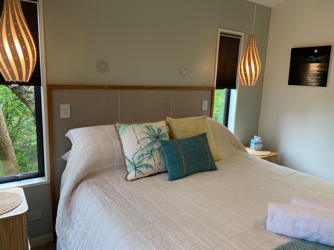 Bedroom 3, The Bay House Beachfront Accommodation, Buller