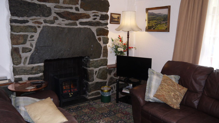 Others 5, Ivy House, Gwynedd