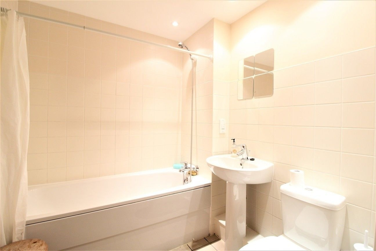 Bathroom 3, City Walk, Leeds