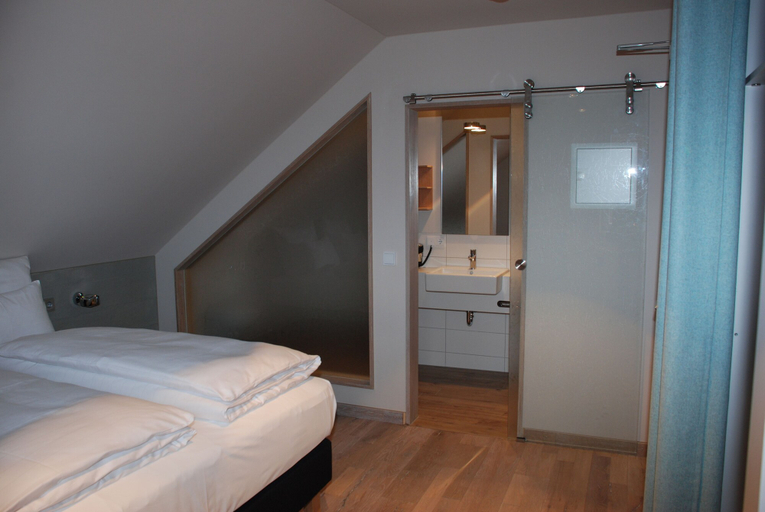 Bedroom 4, Hotel Luise & Luisenhof, Ansbach