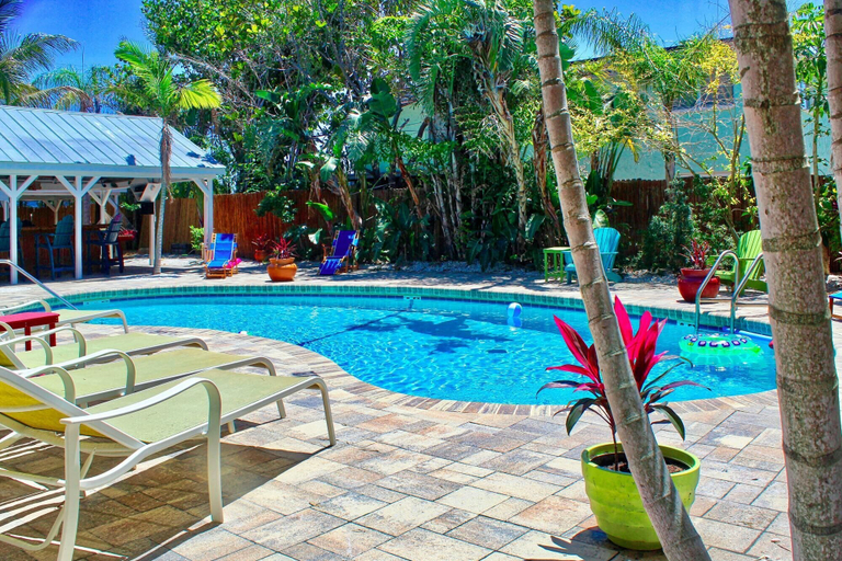 Sport & Beauty 1, Coconut Grove Beach Resort Suite 3, Pinellas