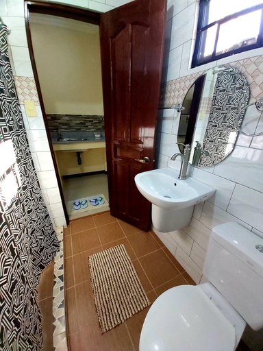 Bathroom 4, Golden Pension House, Puerto Princesa City