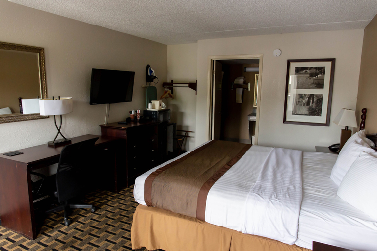 Bedroom 3, Regency Inn, Monroe