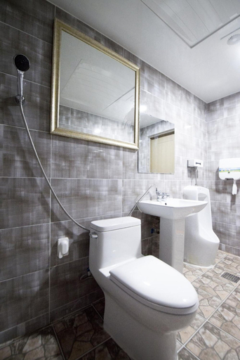 Bathroom 3, Haeden Ville, Seogwipo