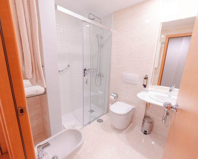 Bathroom 4, Hotel Monte Rozas, Madrid