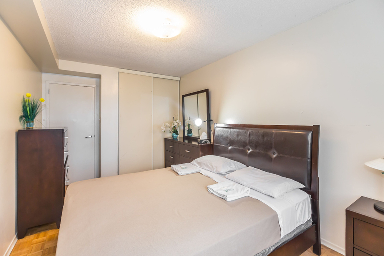Bedroom 3, Toronto Furnished Living - Gerard St. E, Toronto