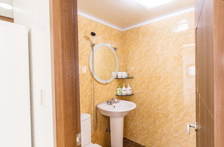 Bathroom 3, Seogwiporto, Seogwipo