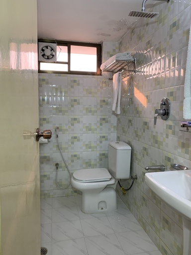 Bathroom 4, Hotel Grand Circle Inn, Dhaka
