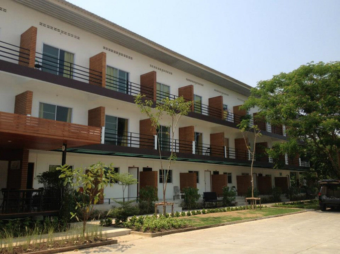 Exterior & Views 5, Baansakulpetch Hotel, Sung Noen