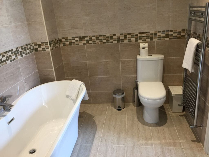 Bathroom 3, Marlborough Hotel, Sefton