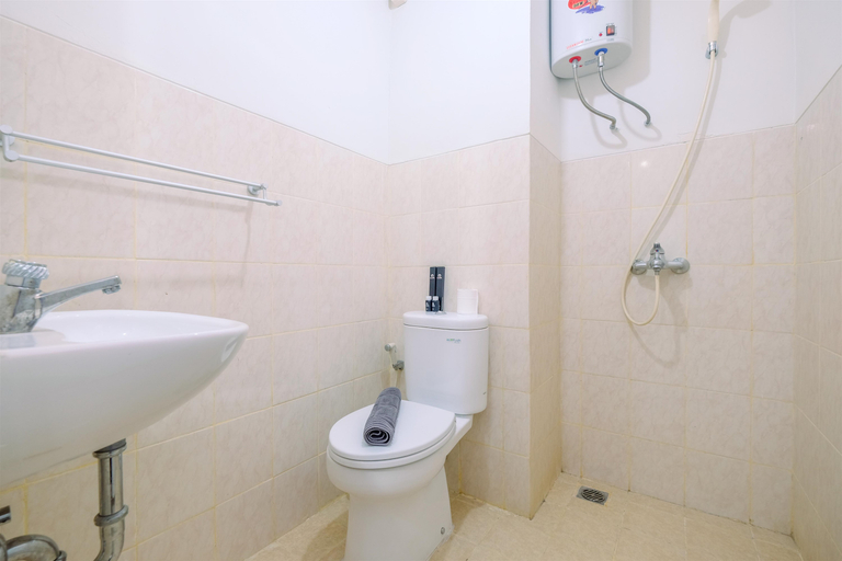 Bathroom 5, Homey and Cozy Studio at Park View Condominium Apartment By Travelio, Depok