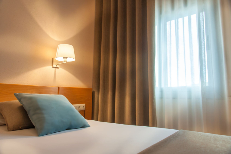 Bedroom 4, Hotel Costabella, Girona