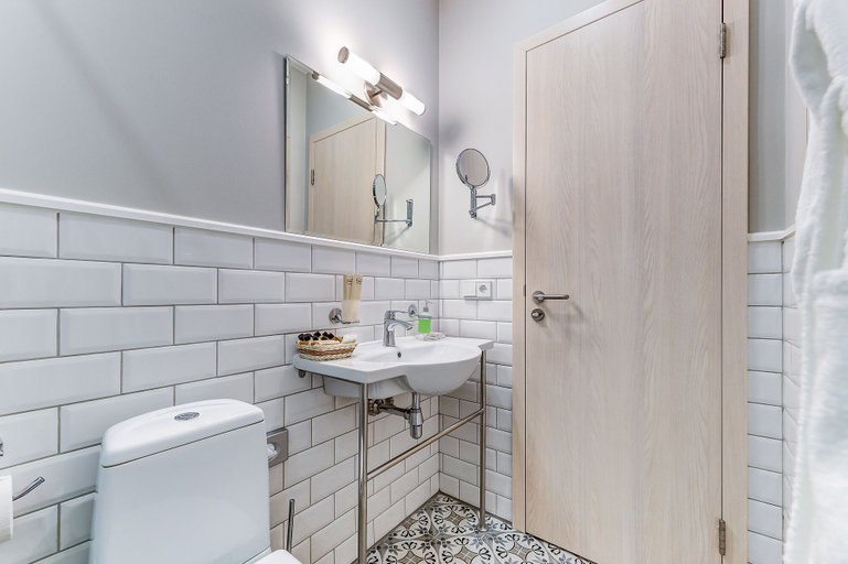 Bathroom 3, Velvet, Sankt-Peterburg gorsovet