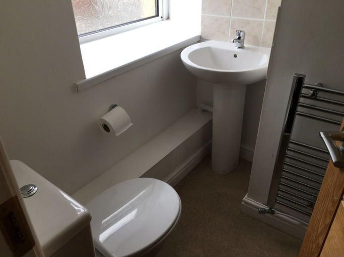 Bathroom 4, Lord Nelson, Caerphilly