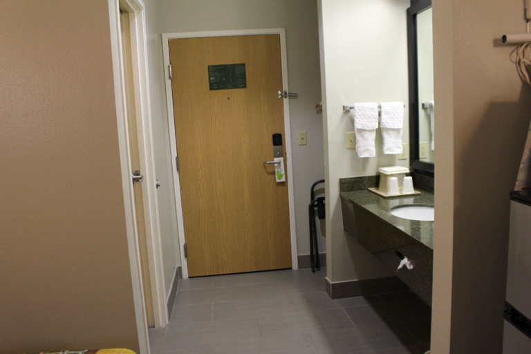 Bathroom 5, Homegate Inn and Suites, Desoto