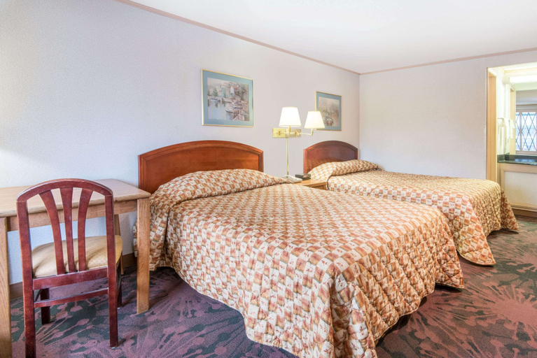 Bedroom 2, Knights Inn Canton, Stark