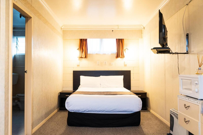 Bedroom 2, Mayfair Court Motel, South Waikato