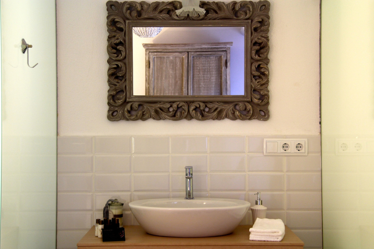 Bathroom 5, B&B Wine and Cooking Penedès, Barcelona