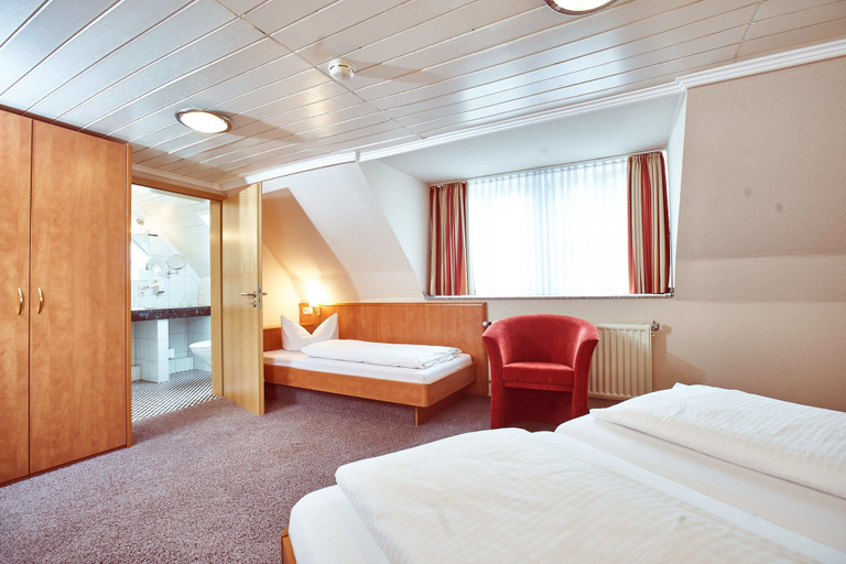Bedroom 3, Das Landhotel Am Trätzhof, Fulda