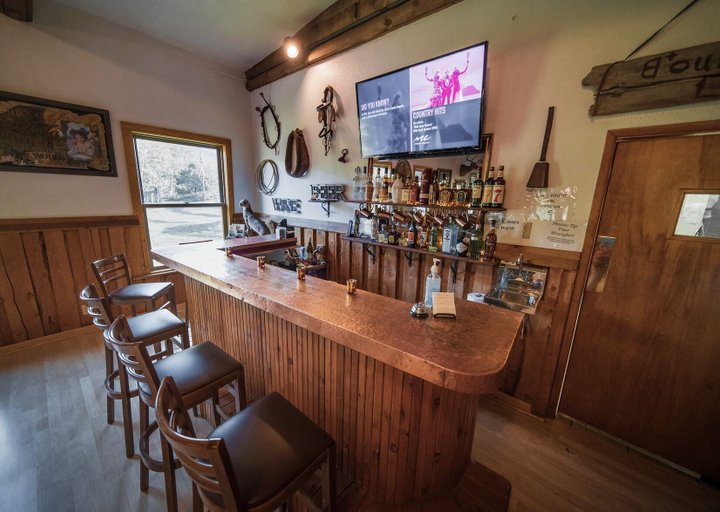 Food & Drinks 4, Boulder Lake Lodge, Sublette
