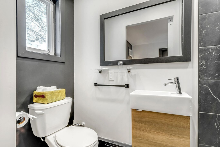 Bathroom 4, Motel levis, Desjardins