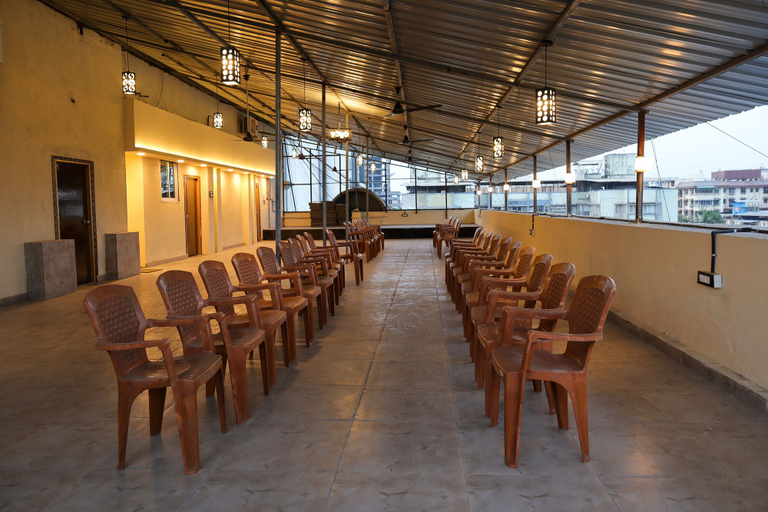 Food & Drinks, Hotel Golden suites Vashi Navi mumbai, Thane