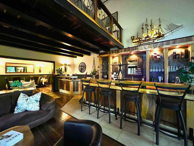 Food & Drinks 5, Malachite Manor, Sisonke