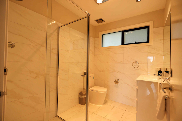 Bathroom 3, Apollo Bay Seal Apartments, Colac-Otway - South