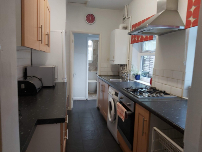 Others 4, Huku Kwetu - Ferndale House, Luton