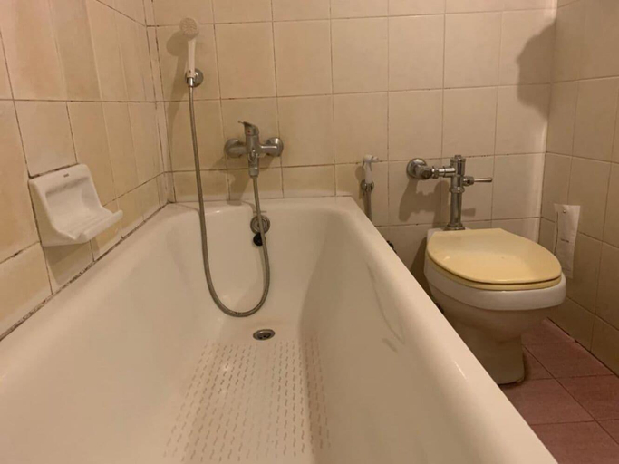 Bathroom 4, Golden Grand Hotel Phitsanulok, Muang Phitsanulok