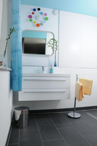 Bathroom 3, Seeland Lodge, Roth
