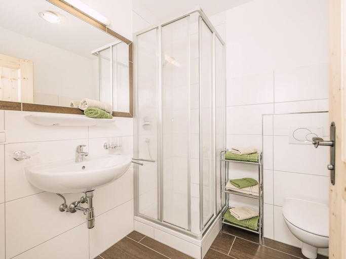 Bathroom 3, Feriendorf Joggler, Schwaz