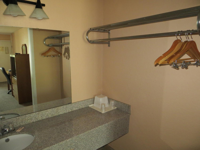 Bathroom 4, Americourt Extended Stays, Sullivan