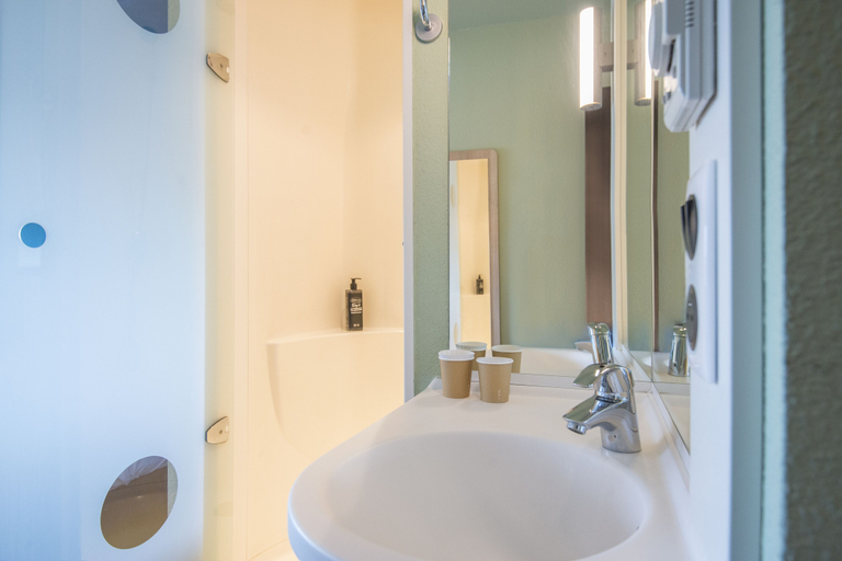 Bathroom 4, イビス バジェット ペルテュイ ポルテス デュ リュベロン, Vaucluse