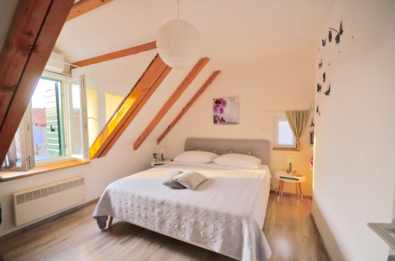 Bedroom 3, L U X E Collection, Split