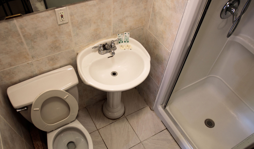 Bathroom 3, Casa Bella Hotel, Montréal