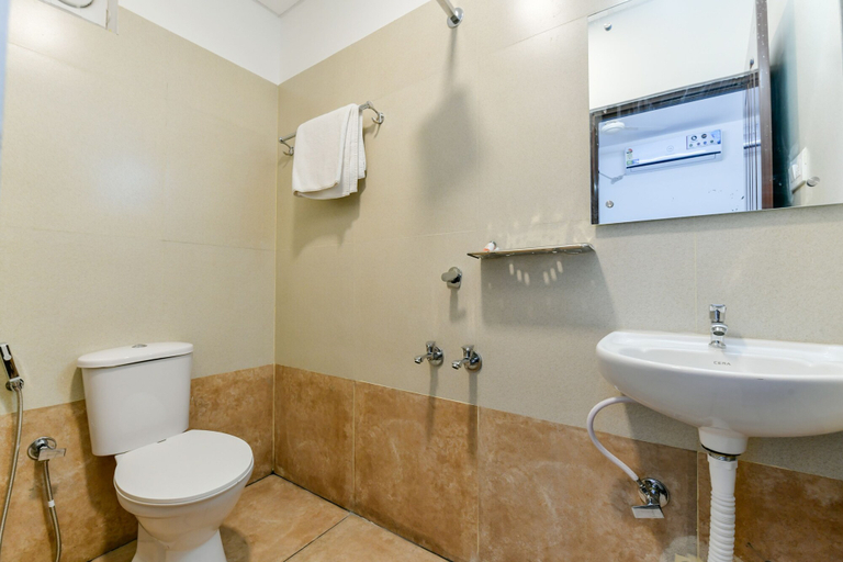 Bathroom 5, Hilite Inn, Ernakulam