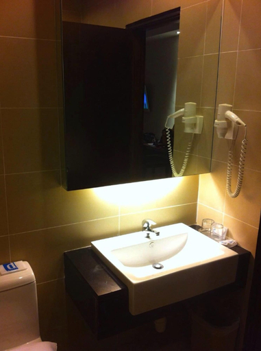 Bathroom 5, D Hotel Seri Iskandar, Perak Tengah