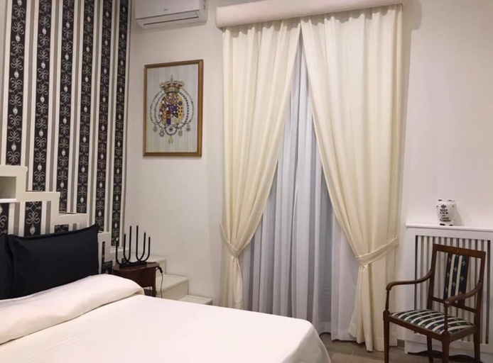 Bedroom 3, Royal Gismonda, Napoli