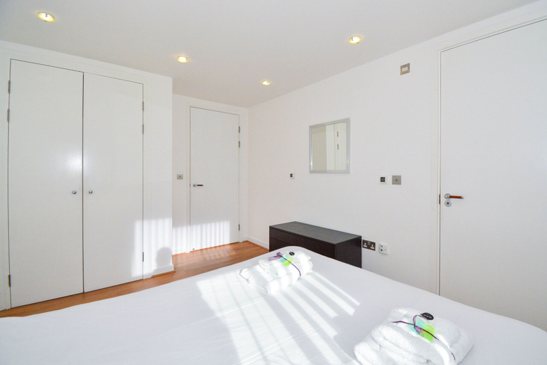 Bedroom 3, Apartment Wharf – Canary South, London
