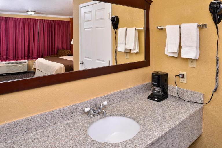 Bathroom 3, Americas Best Value Inn Schulenburg, Fayette