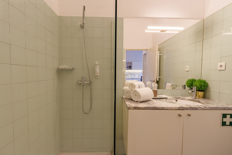 Bathroom 4, Casa Portuguesa by Una, Porto