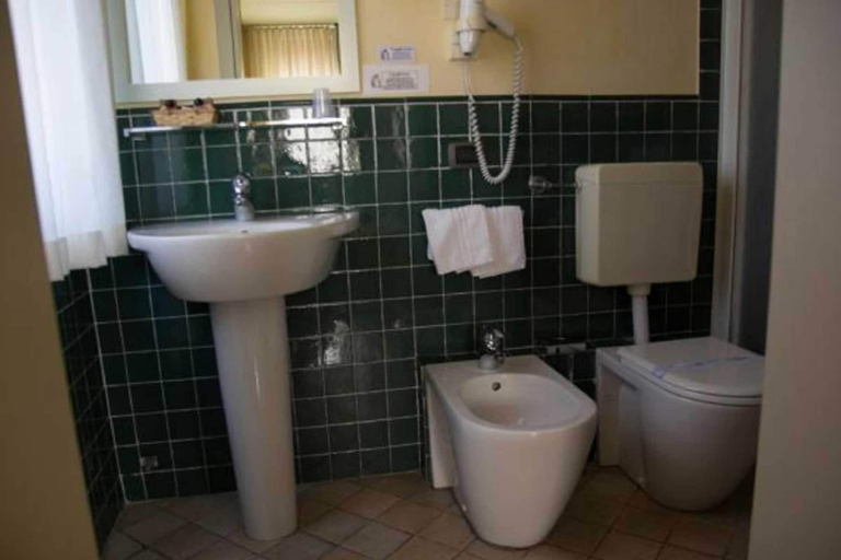 Bathroom 3, Il Pagliericcio, Ferrara