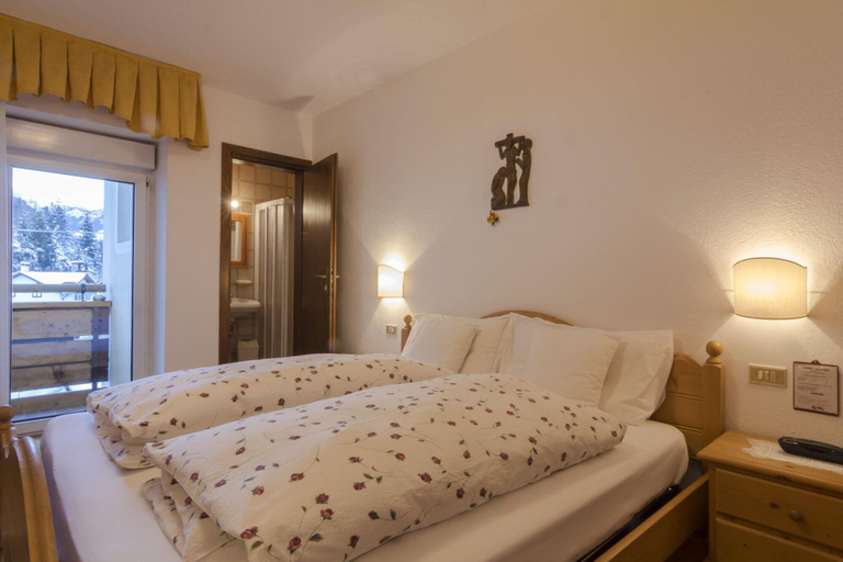Bedroom 3, Digonera Historic Hotel B&B, Belluno