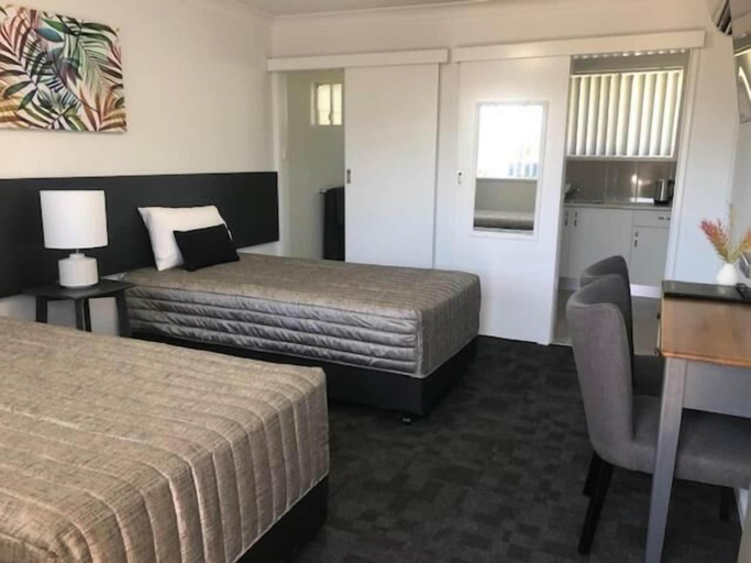 Bedroom 3, South Tamworth Motor Inn, Tamworth Regional - Pt A