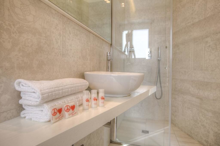 Bathroom 3, Hotel Universal, Rimini