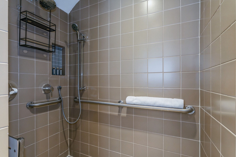 Bathroom 4, Kasa El Paseo Miami Beach, Miami-Dade