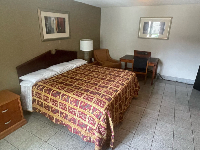 Bedroom 3, Budgetel Inn & Suites, Jefferson